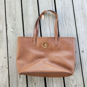 Michael kors jet set travel purse